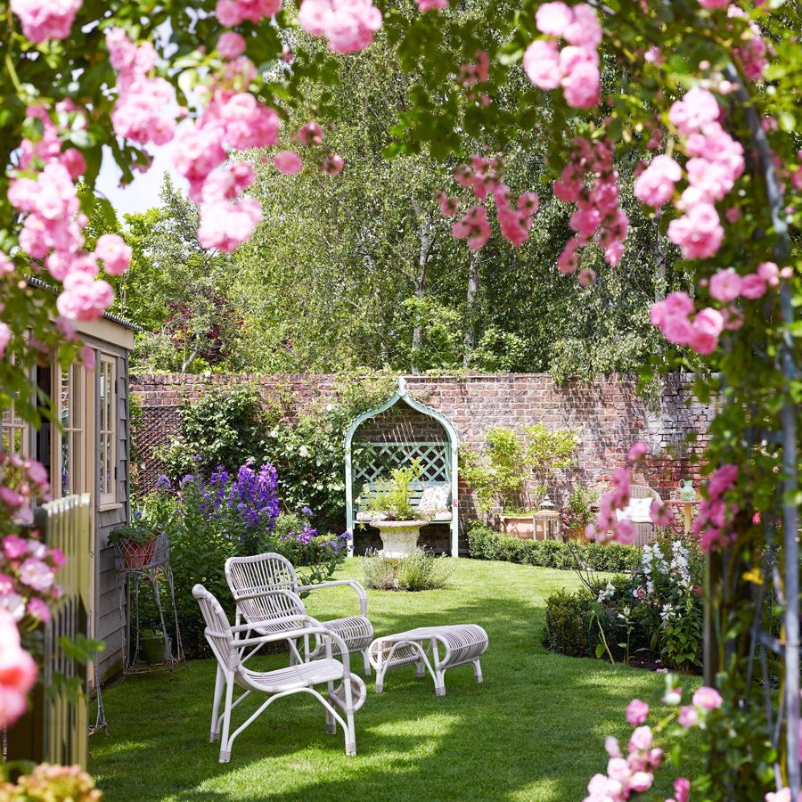 5 Ways To Make Your Garden Pop This Summer