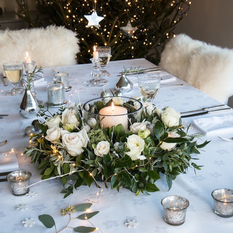 white-on-white christmas table theme